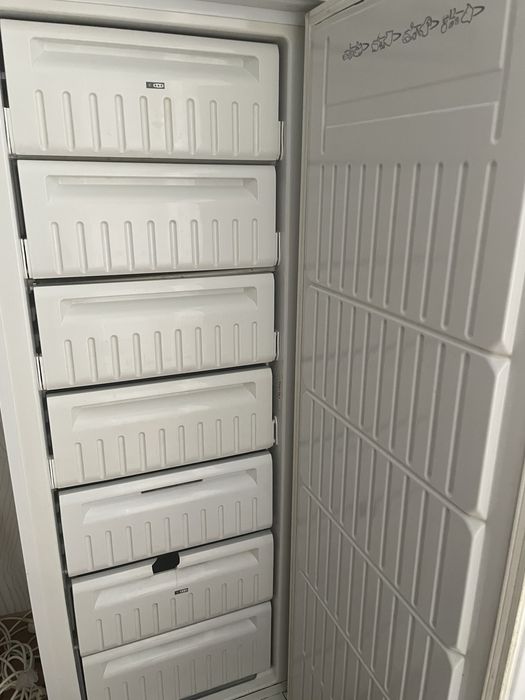 Продам б/у морозильную камеру