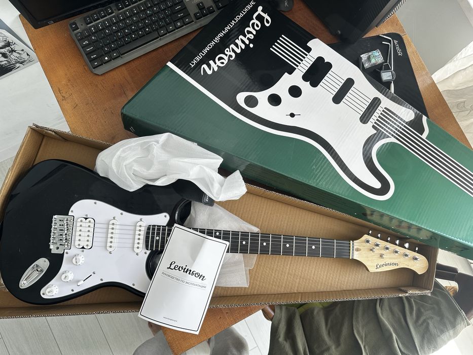 Электрогитара с комбоусилителем LS-300 Pack