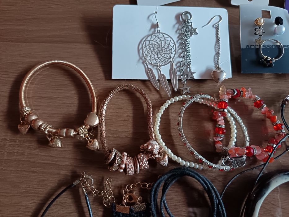 Лот         бижута