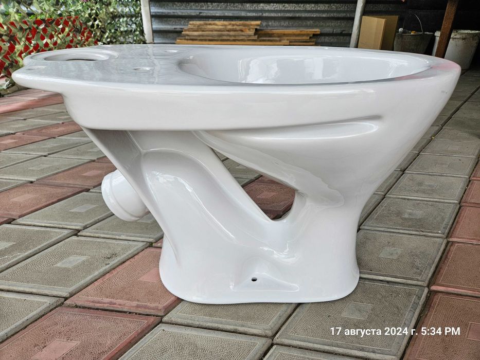 Унитаз новый. Без бачка