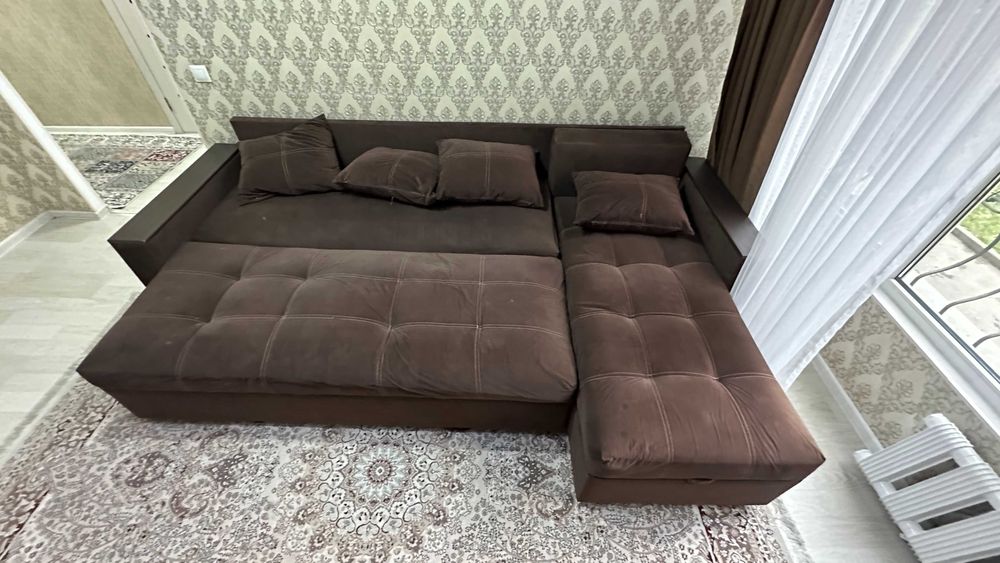 Отдам диван почти даром