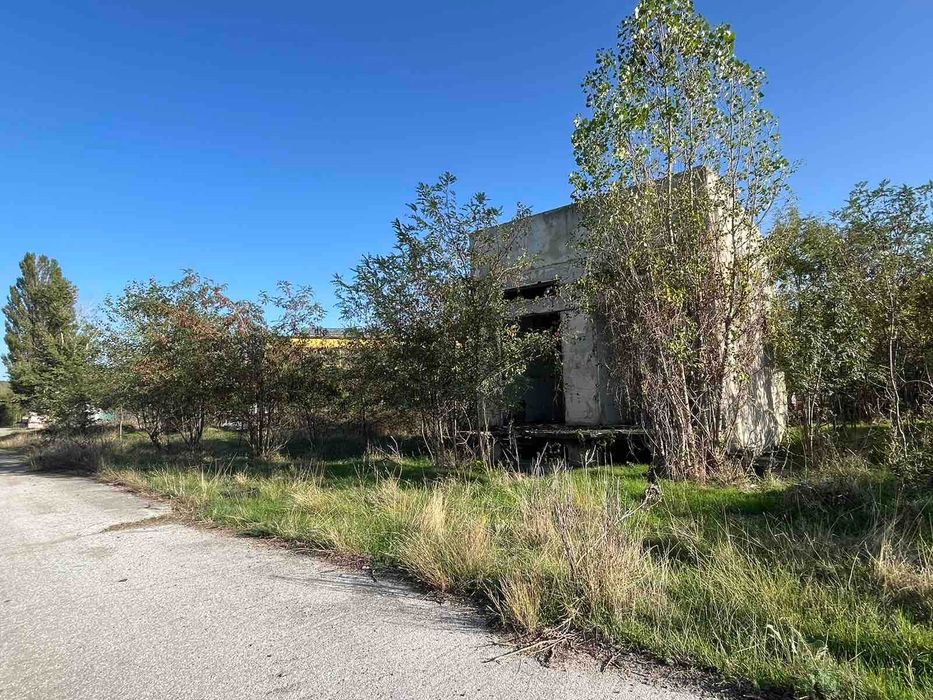 Продава се: Промишлен терен 3547 кв.м, с хале 958 кв.м, с.Ведраре