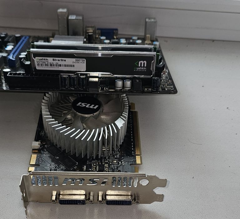 Материнская плата 775 в сборе