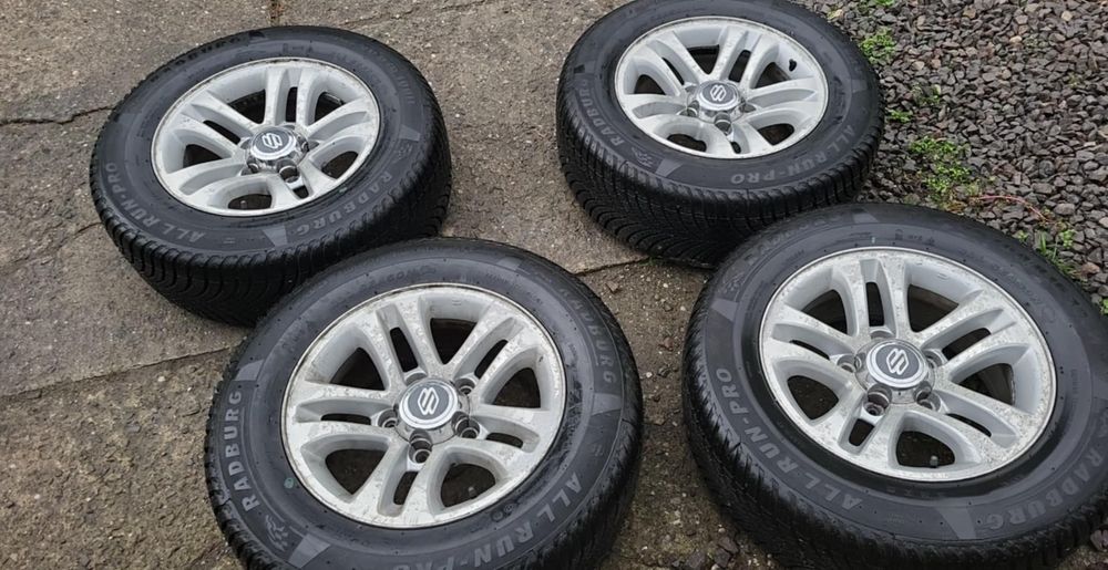 Jante aliaj cu anvelope de iarna 235/60 R16