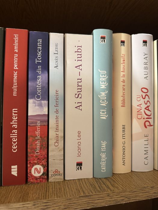 Vand carti in stare foarte buna cu ridicare doar din Brasov