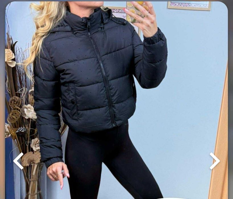 Късо черно яке с камъчета