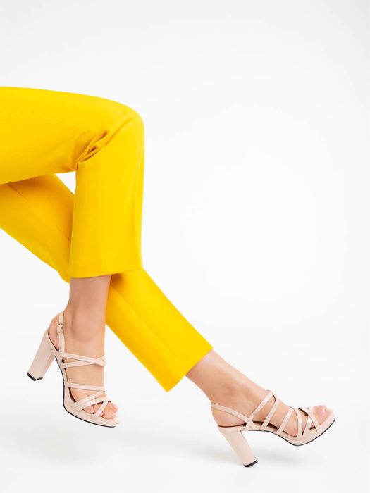 Сандали номер 35 нови