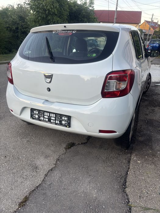 dezmembrez Dacia sandero 0.9