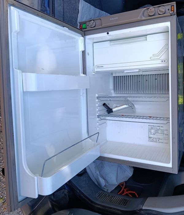 Хладилник газ,220 и 12 v