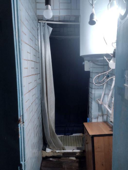 Продам комнату в общежитии 2этаж район Черемушек