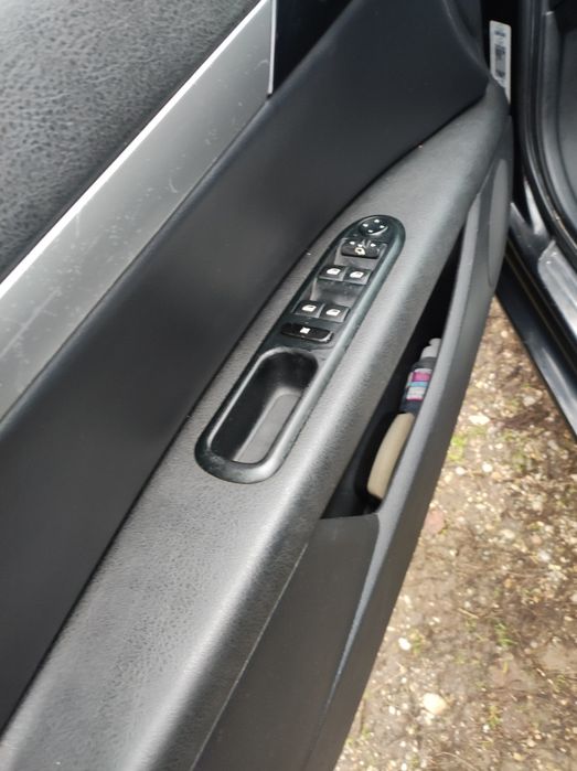 Vând s-au schimb Peugeot 407 motor 2.0 hdi feslift An2010.Euro.5