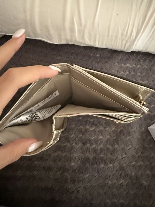 Дамско портмоне Guess