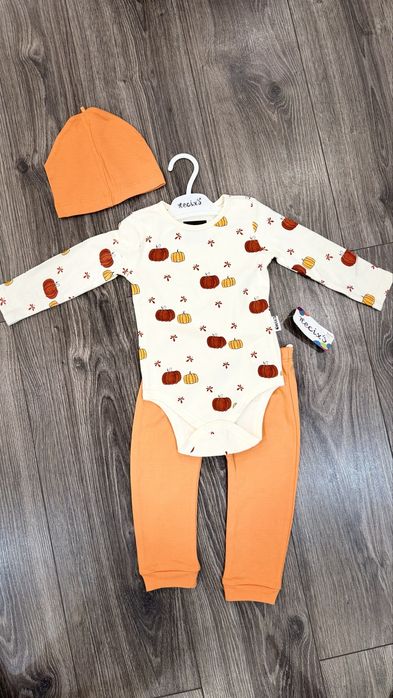 Продам комплект на 9-12 мес