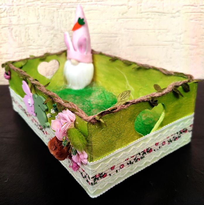 Великденски и пролетни декорации-венци,панери