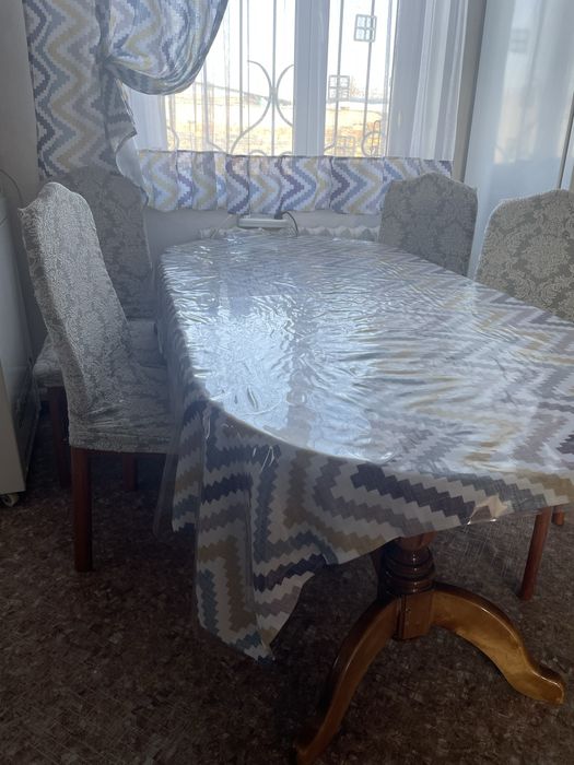 Стол Малайзиский