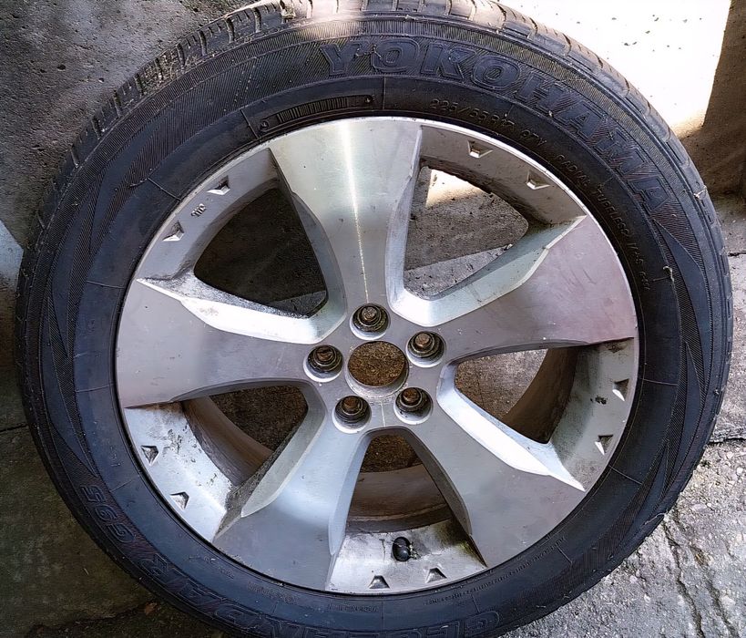 Vând 2 cauciucuri echipate cu jante !