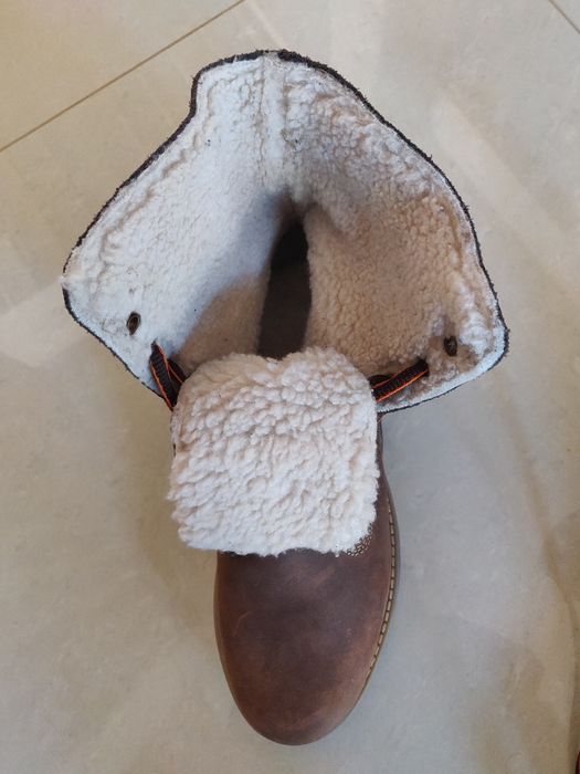 De vanzare ghete inblanite de iarna noi,  Lasocki, marimea 42.