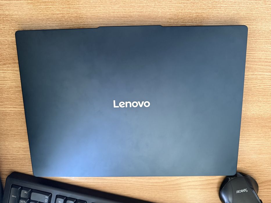 Laptop Lenovo IdeaPad Slim 3 Ryzen 7 8840hs;24 RAM;1 TB SSD