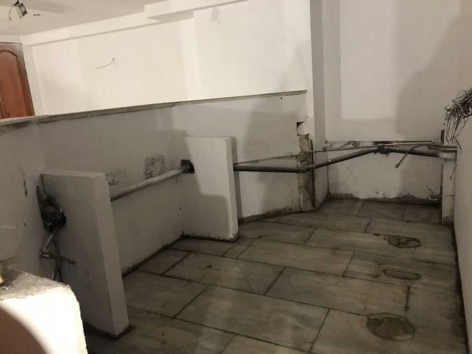 Дава се под наем Промишлена сграда в Пловдив, Младежки Хълм - 100 кв.м за 331.5 € - Снимка #1