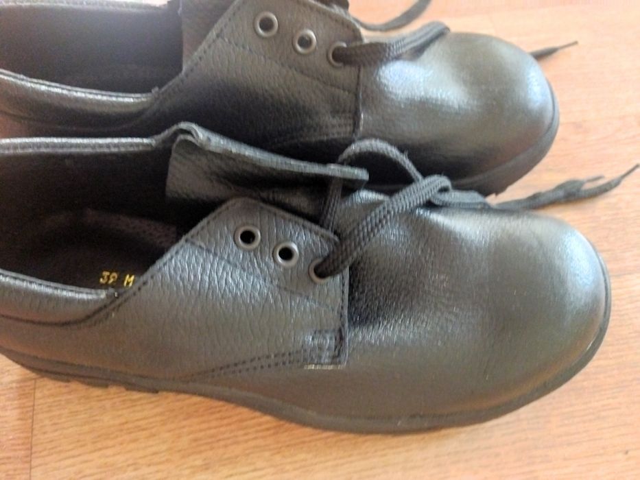Ботинки спецобувь новые 38  рр