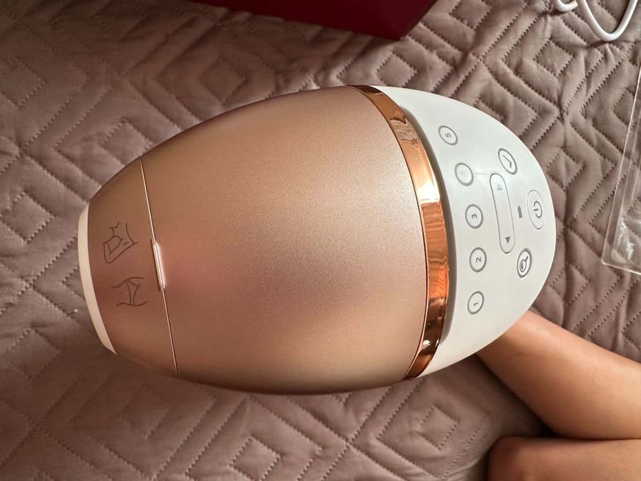 Фотоепилатор Philips Lumea IPL 9900