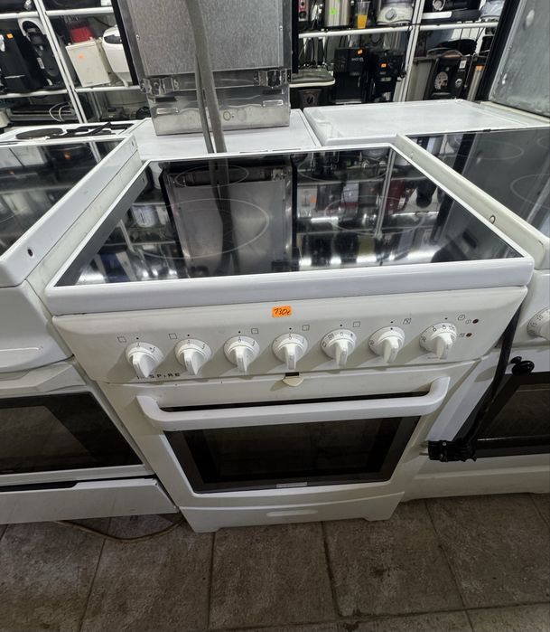 Готварска печка керамични котлони electrolux