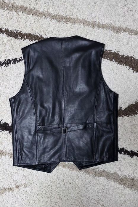 Vesta din piele, noua