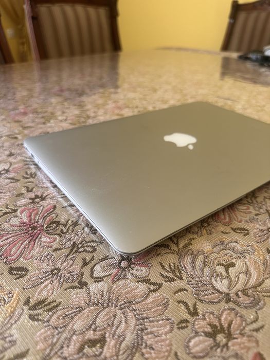 Macbook air a1466, состояние очень хорошее, батарея новая 56 циклов
