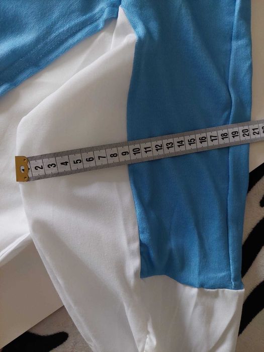 Top bluza camasa alba-bleu, cu floare bleu