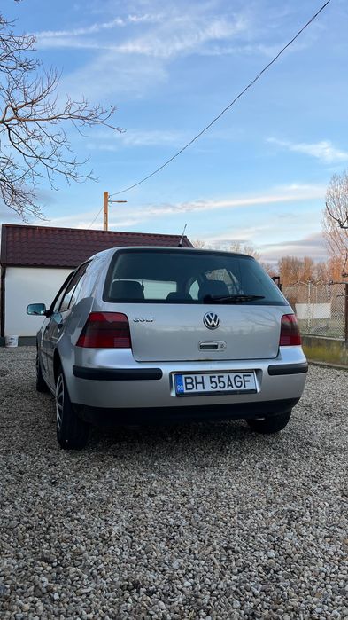 Vând Golf 4 1.6 benzină 16v