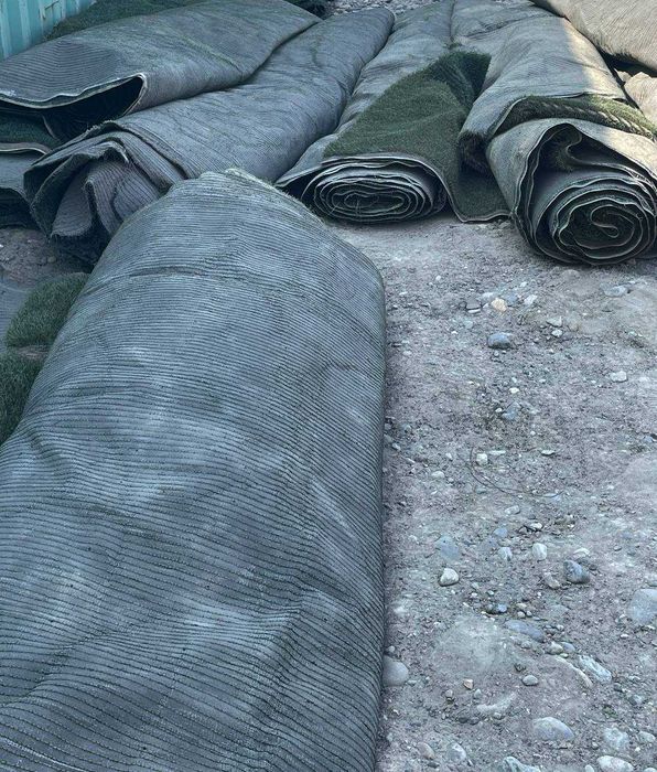 Sun]iy gazon sotiladi