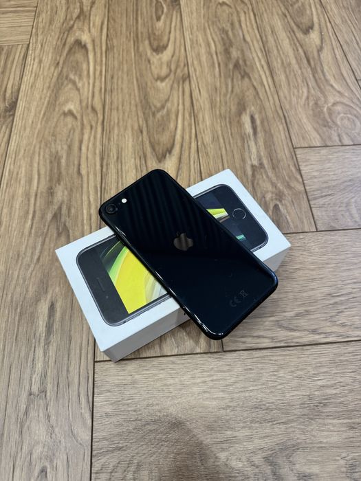 Iphone.     SE 64г