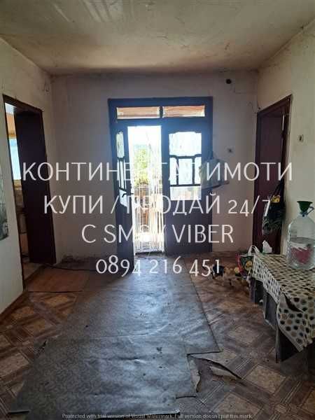 кодл 63096. Стара едноетажна къща 80м2 с голям двор 1400м2.