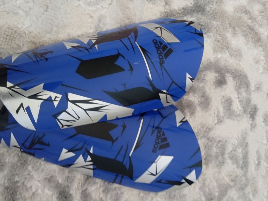 Щитки обычное adidas