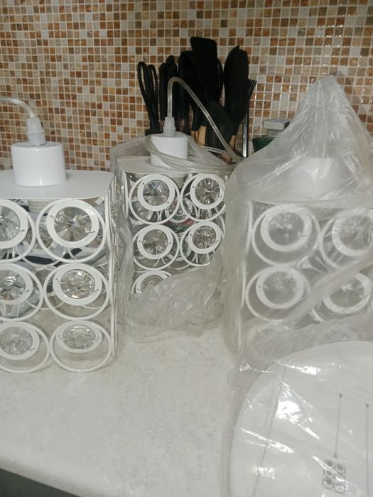 Продам люстру новую