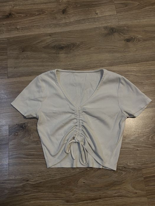 Бяла блуза с къс ръкав