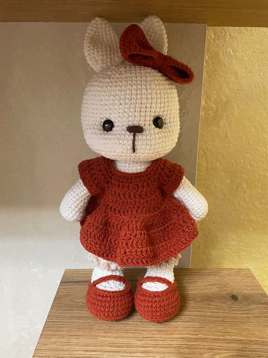 Плетена играчка зайче амигуруми