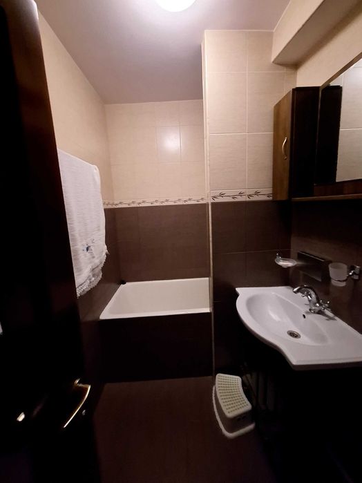Se vinde apartament cu 3 camere mobilat si utilat!