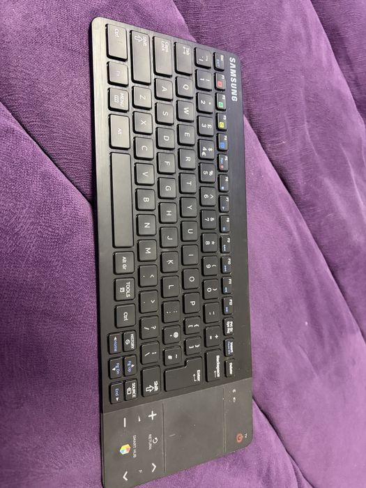 Tastatura samsung  cu bluetooth  compatibila cu telev smart samsung