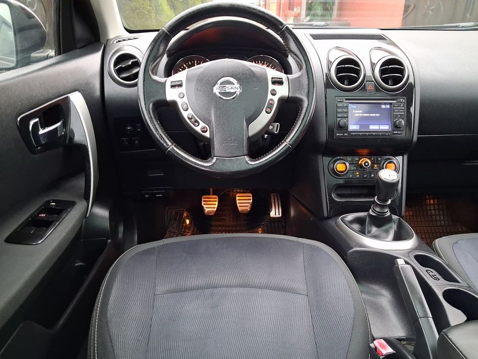 Nissan qashqai 7 locuri  2011  2,0 diesel 150 cp panorama nav camera