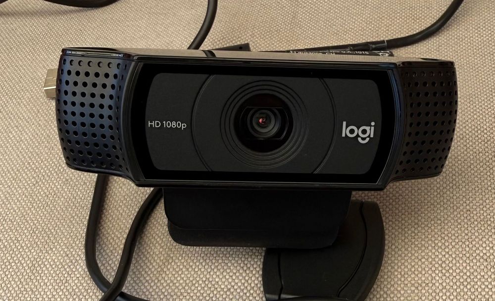 Продавам уеб камера Logitech C920s HD PRO