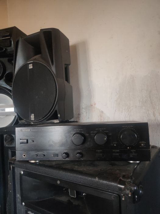 Vând aceaste boxa se aude foarte bine mesaj in privat cine e interesat