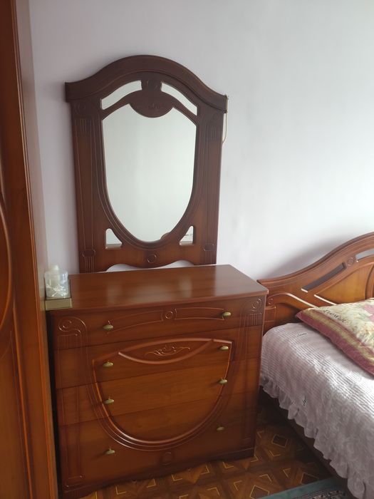 Продам спальный гарнитур