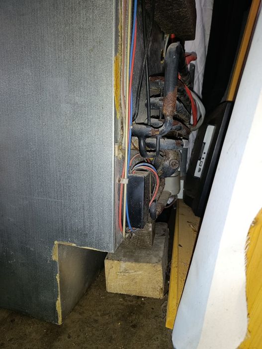 Хладилник газ,220 и 12 v