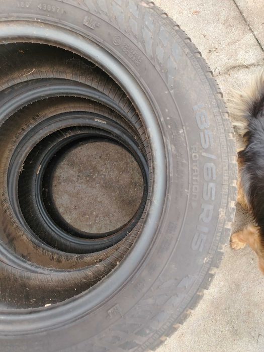 De vanzare set de anvelope cu dimensiunea de 185/65R15.Am si alte dimensiuni