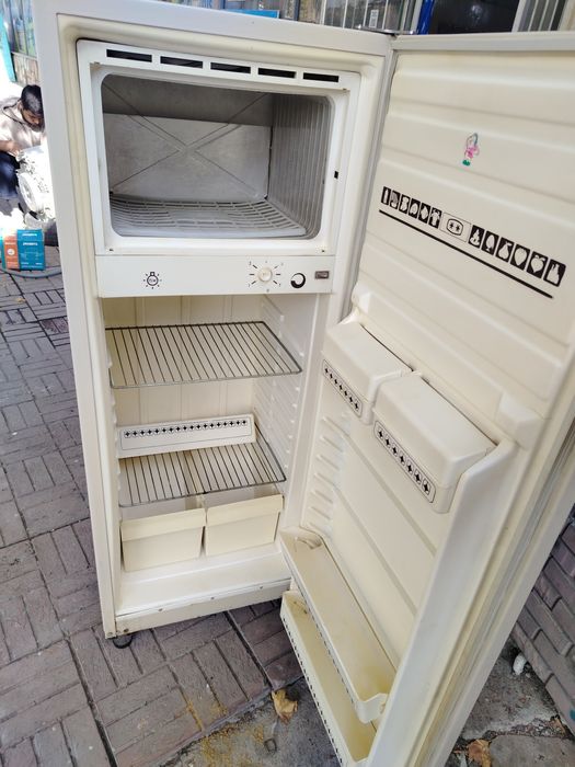 Холодильник сотилади