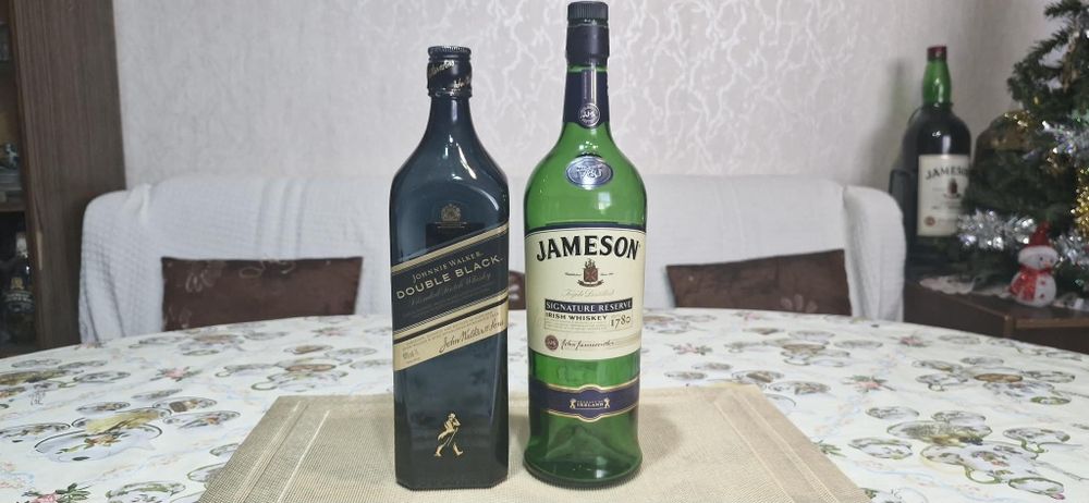 Продавам дублиращи ботилки от уиски празни