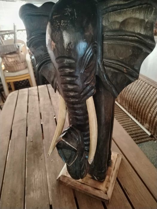 Маса, слон, дърво, 70смвисочина,40см плот