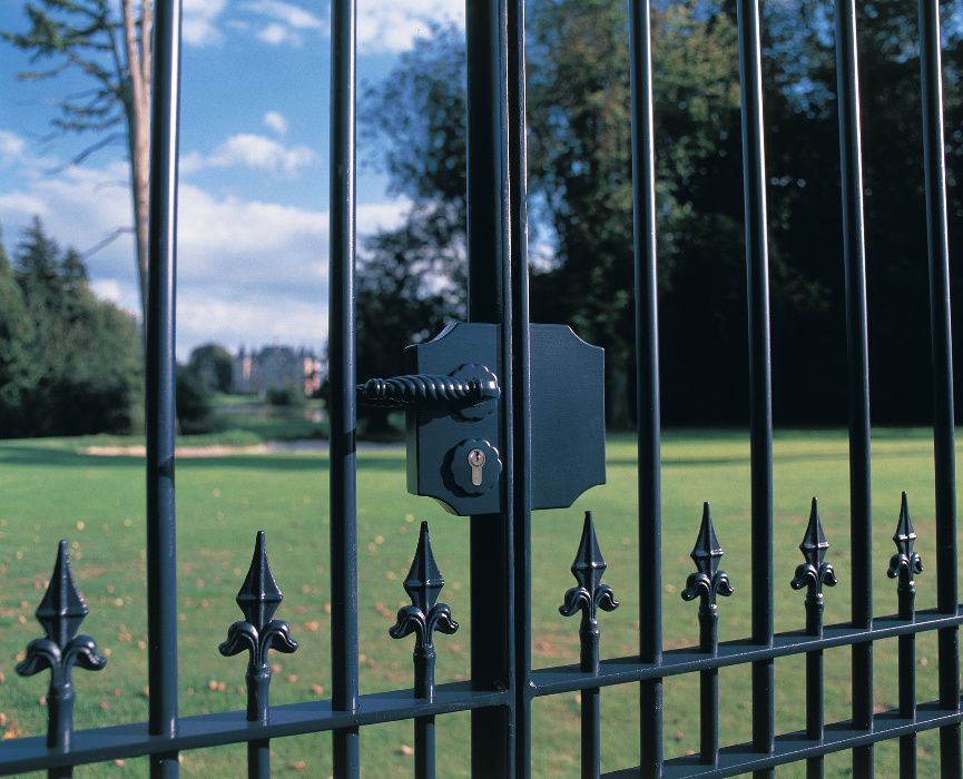 Incuietoare ornamentala porti fier forjat, broasca, feronerie Locinox