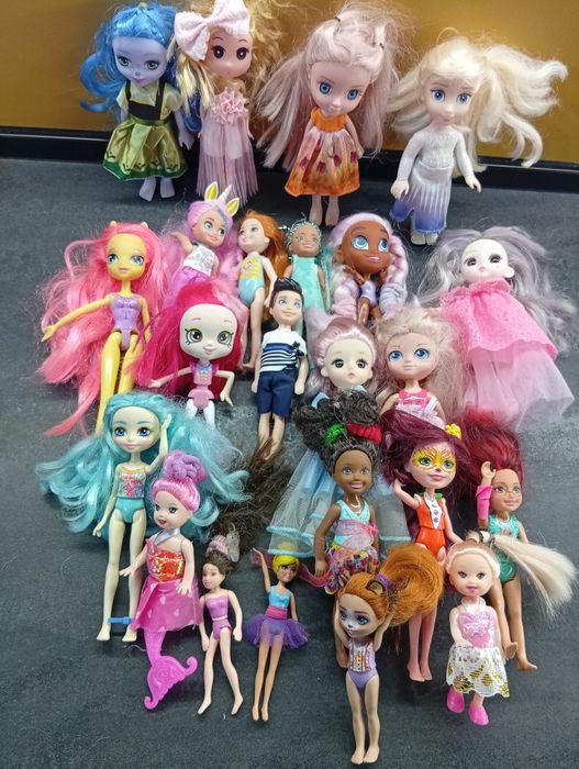 Бебета и кукли различни размери